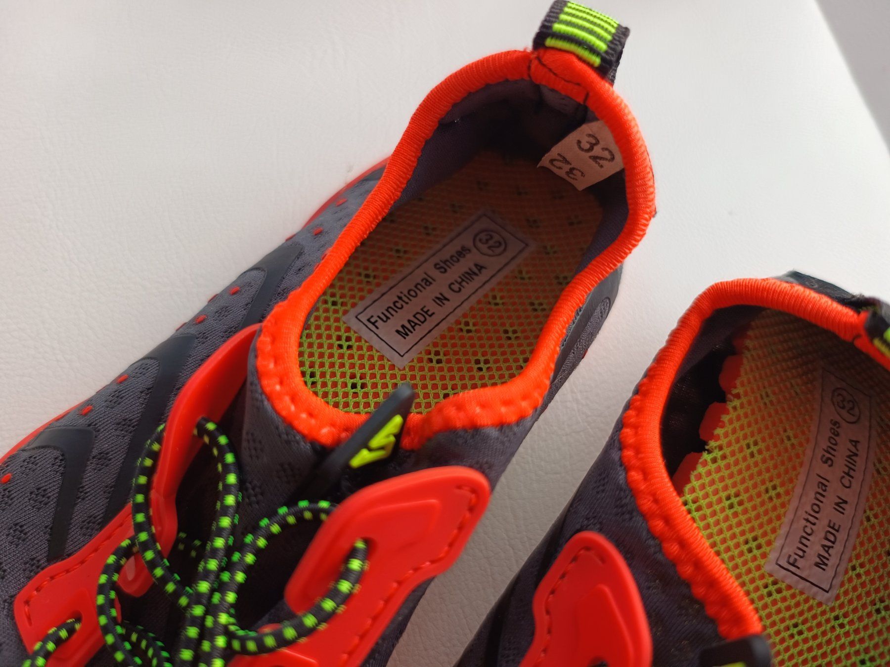 Schuhe für Mädchen: Schwimmschuhe Mädchen Gr. 32 – Gebraucht aus Emmetten von Hornberger 2