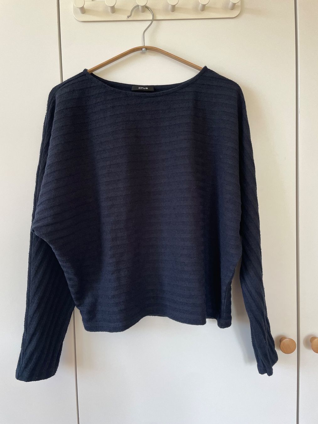 Opus Maglioni & Felpe: OPUS Pullover Feinstrick Dunkelblau, lockerer Schnitt, Gr. M – Usato da Neukirch an der Thur venduto da bee88