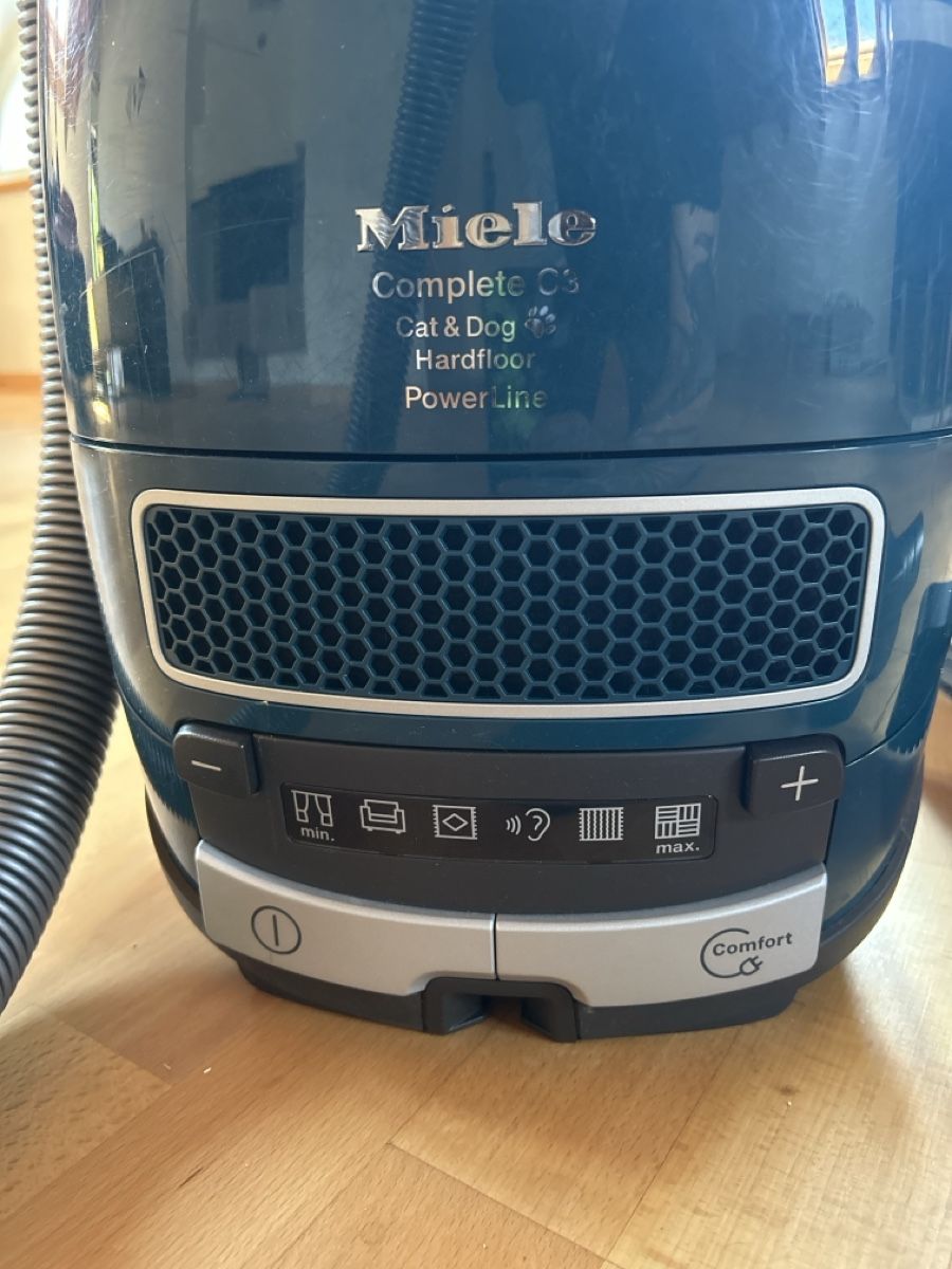 Miele Aspirapolveri & Accessori: Miele Staubsauger Complete C3 Cat&Dog Powerline  – Usato da Villigen venduto da DanielDuerr 1