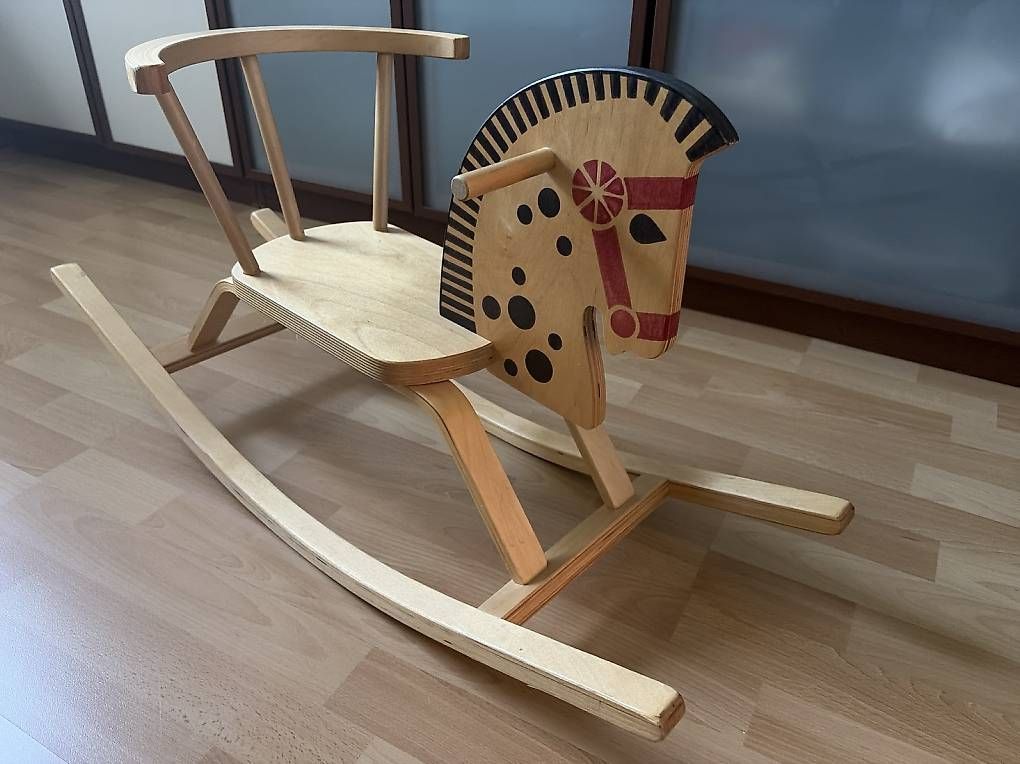 Spielzeuge: Schaukelpferd Holz – Gebraucht aus Feusisberg von lis_rt9c