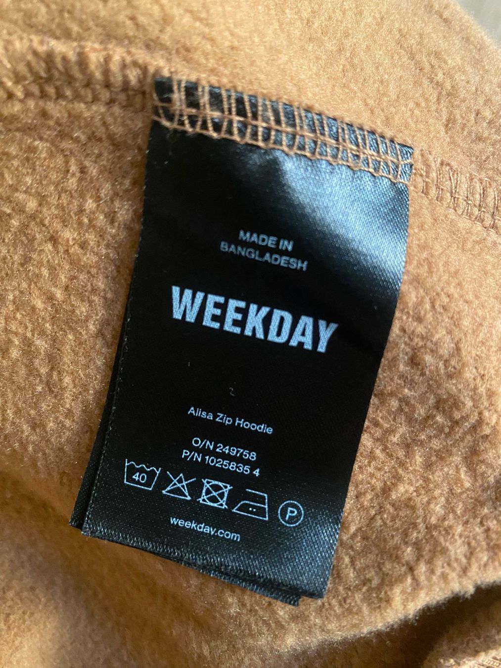 Weekday Maglioni & Felpe: Brauner Kapuzenpulli, Zip Hoodie – Usato da Zürich venduto da sultaninchen 3