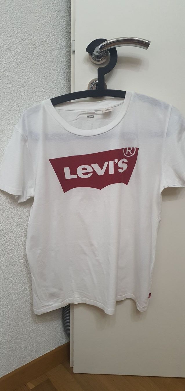 T-shirt: Levis M – Usato da Mels venduto da ricoshop