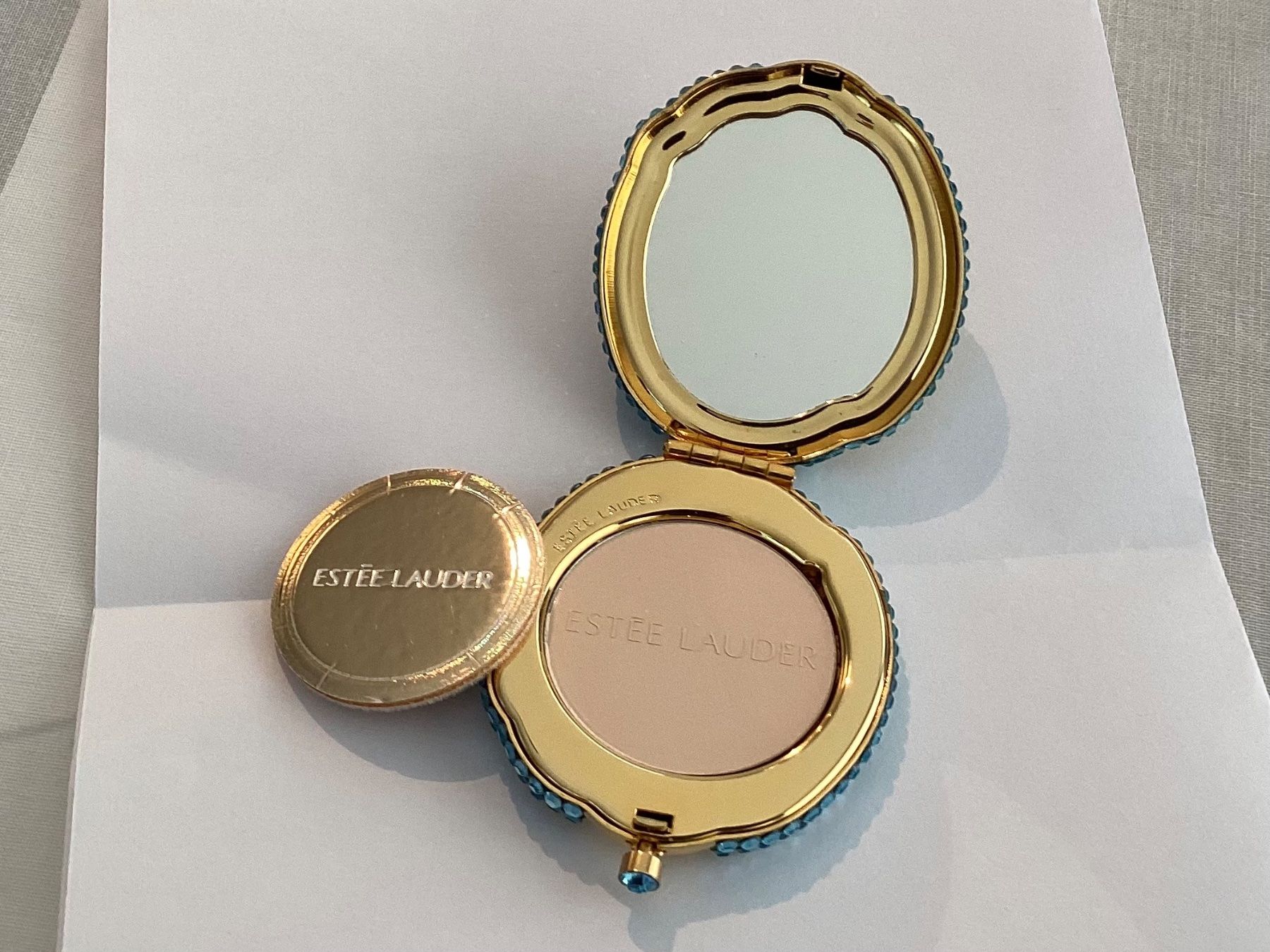 Estée Lauder Make-up: Estée Lauder / Puderdose Strass / 🦗 – Gebraucht aus Beinwil am See von kae_gh7c 2