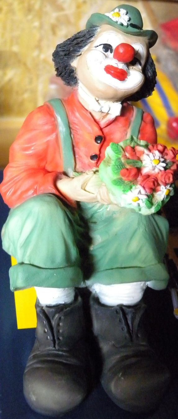 Statuette: clown sitzend mit blumenstrauss – Usato da Hauenstein venduto da Danbach