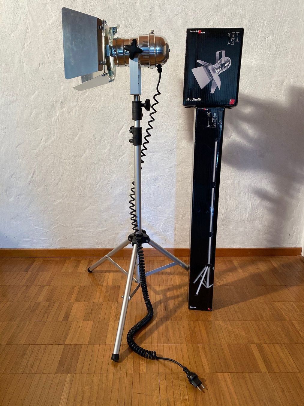 Lampade: Designer Besselink Licht Spot mit Stativ – Usato da St.Gallen venduto da kingsamas