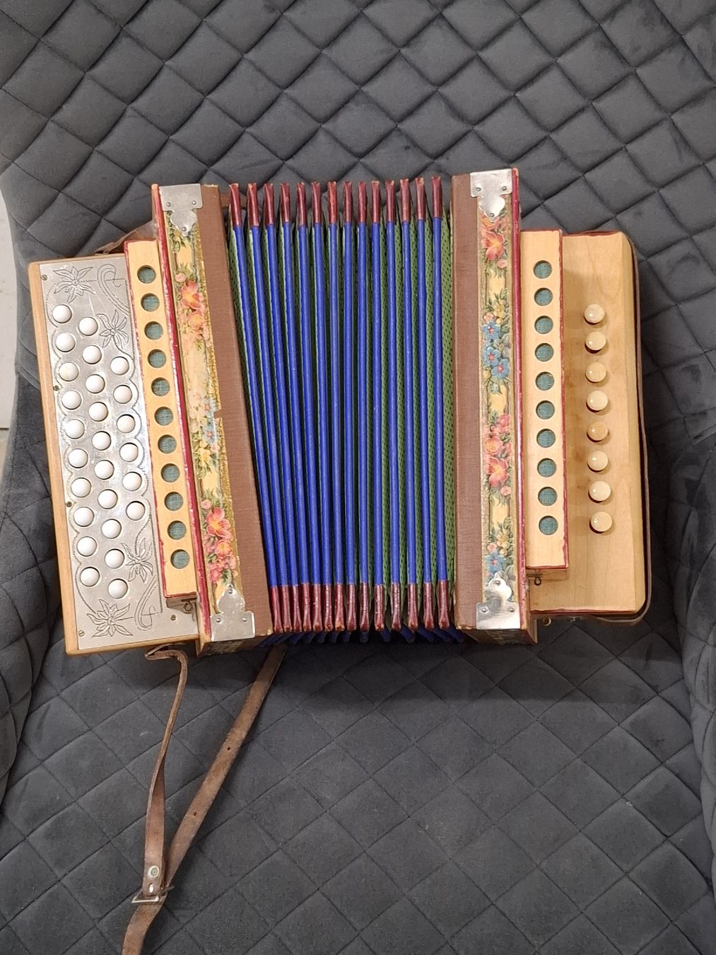 Musikinstrumente: schwyzerorgeli 8 basse – Gebraucht aus Villeneuve von BibiVintage 2