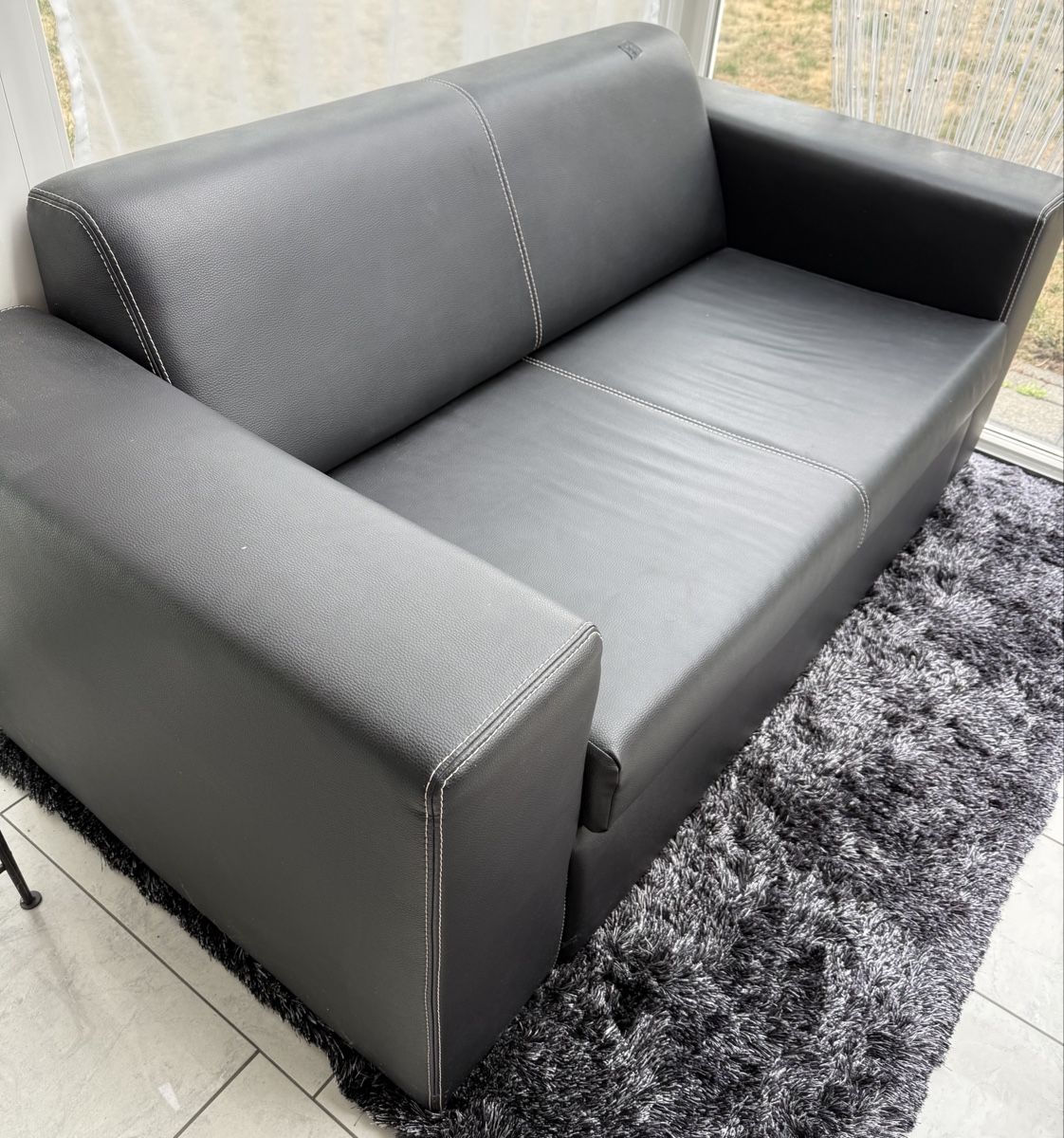 Sofas: Sofa Kunstleder grau 2-Sitzer  – Gebraucht aus Münsingen von energystar15