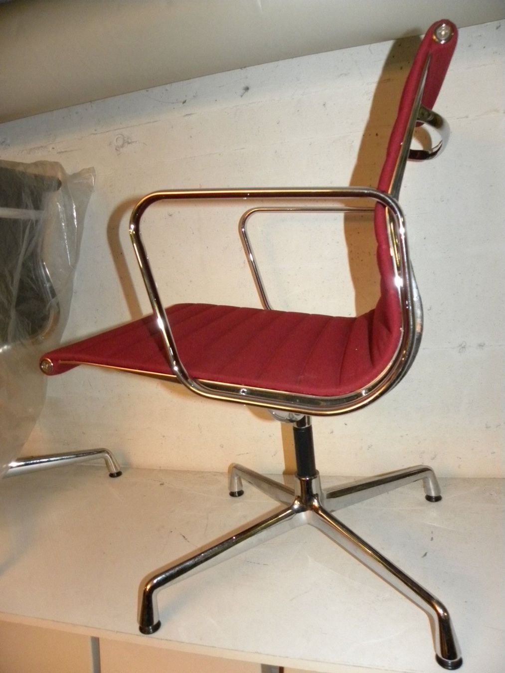 Vitra Sedie: VITRA EAMES EA 108 ALUGROUP – Nuovo (secondo la descrizione) da Küsnacht ZH venduto da walterzingo