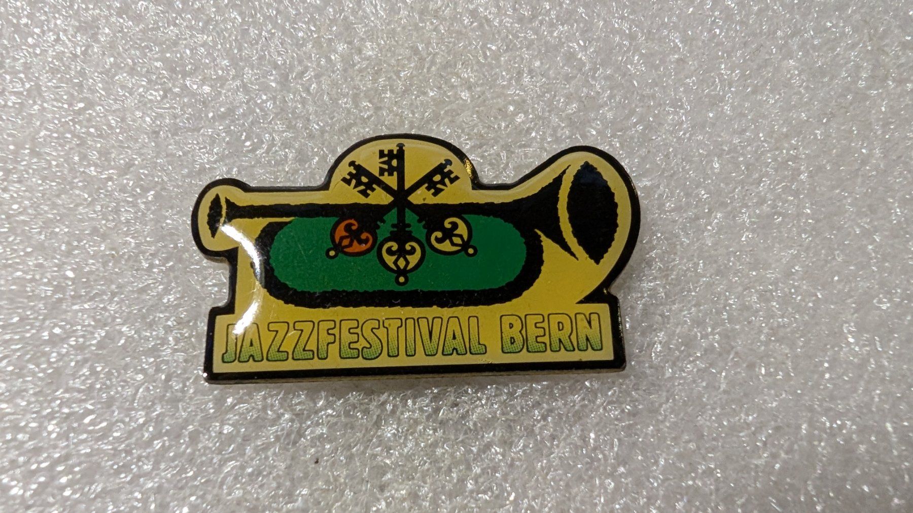 Placchette & Badge: Ansteckpin 208: Jazzfestival Bern – Usato da Oppligen venduto da Pin-Fall-Shop