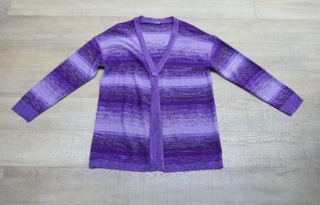 Strickjacke violett mit Farbverlauf, Gr. 40