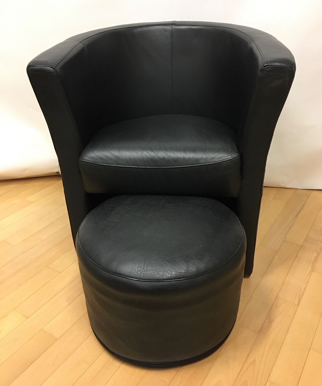 Poltrone: Schwarzer Cocktailsessel + Hocker – Usato da Olten venduto da ELHANDEL 1