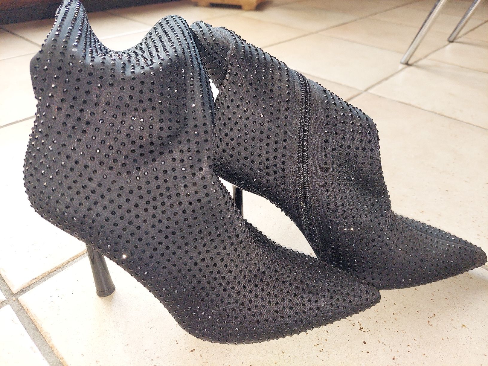 Scarpe da donna: Stiefel schwarz mit Steinchen  – Usato da Niedergösgen venduto da Lene1805 1