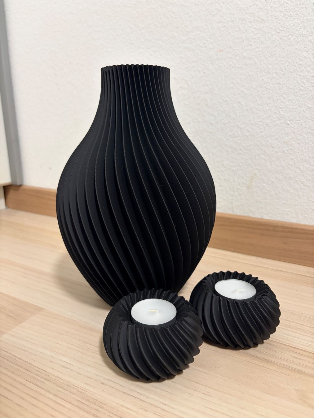 Tutte le decorazioni: 3D Blumenvase SET (Neu) Schwarz – Nuovo (secondo la descrizione) da Zuchwil venduto da dor_m2xk