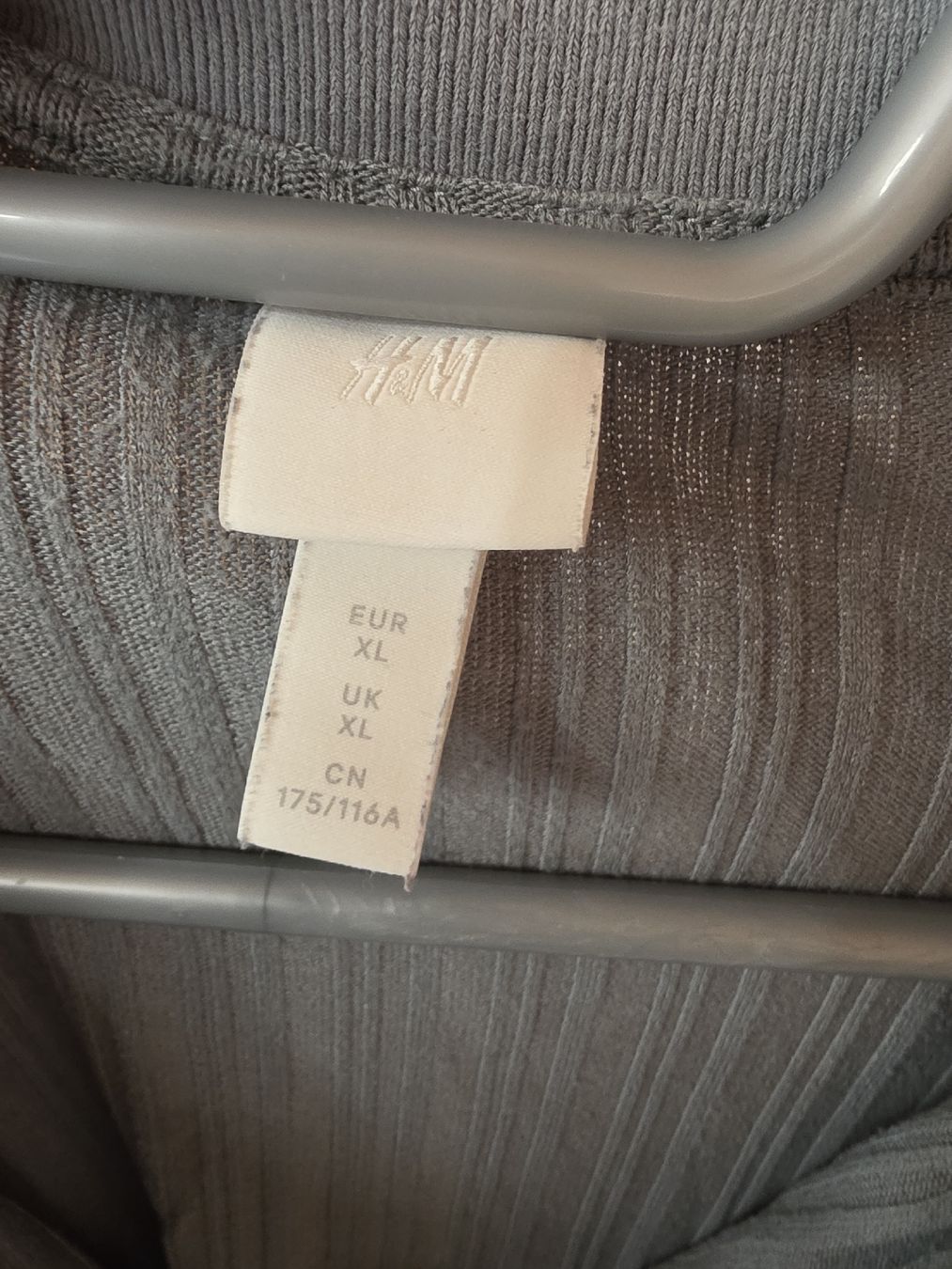 H&M Magliette Polo: H&M Poloshirt XL – Usato da St. Peterzell venduto da upcycling_ 1
