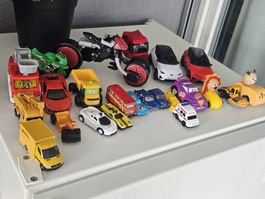 Lot de petites voitures et véhicules pour enfant
