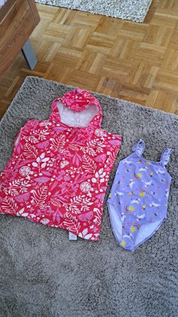 maillot de bain neuf taille 122-128 et  peignoir de bain