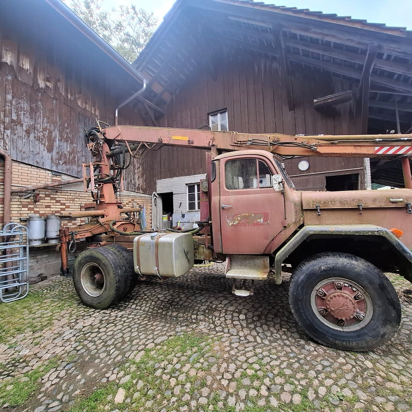 Lastwagen: Lastwagen mit Kran occasion – Gebraucht aus Wangenried von Muelliq 1