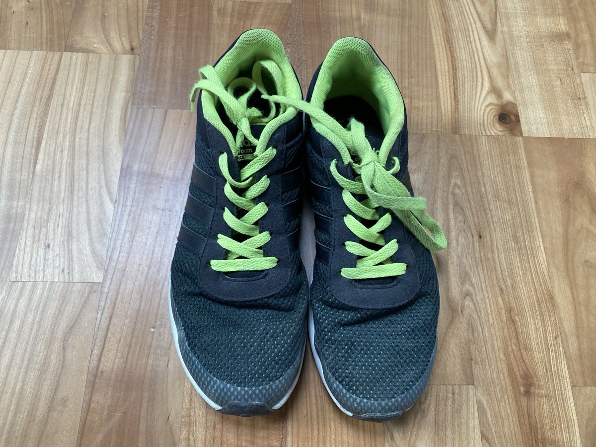 Adidas Schuhe für Jungen: Turnschuhe Adidas Cloudfoam Race, Grösse 38 – Gebraucht aus Basel von lxbsl
