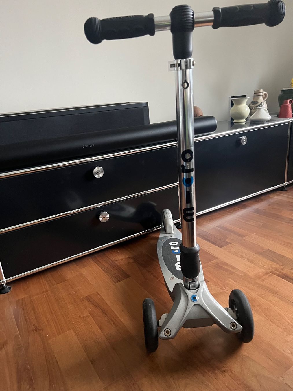 Micro Kickboard: Micro Scooter Kickboard Compact Silber – Usato da Jona venduto da Sariksa