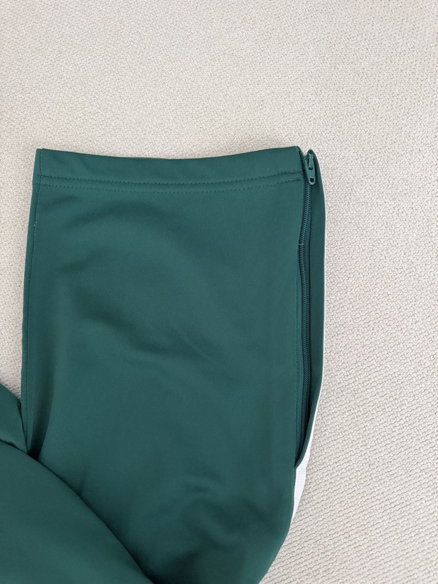Adidas Pantaloni: Adidas Jogginghose grün – Usato da Winterthur venduto da els_9s6h 1