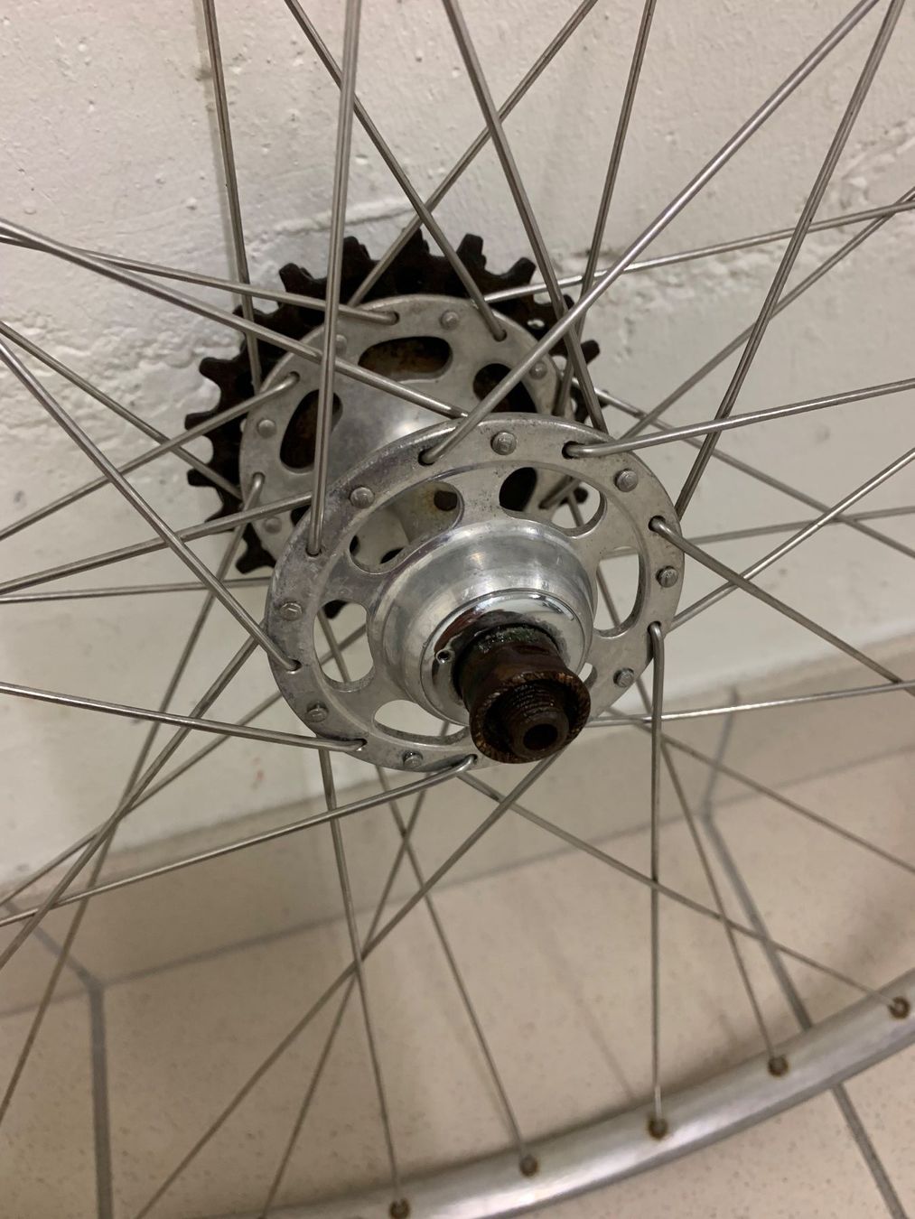 Pneumatici & Ruote complete: Roue arrière de vélo course CAMPAGNOLO RECORD. – Usato da Vessy venduto da Panpan2 4