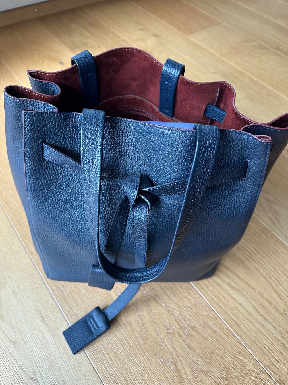 Borse da donna: Schöne Ledertasche dunkelblau wie neu – Usato da Kilchberg ZH venduto da Roemsch