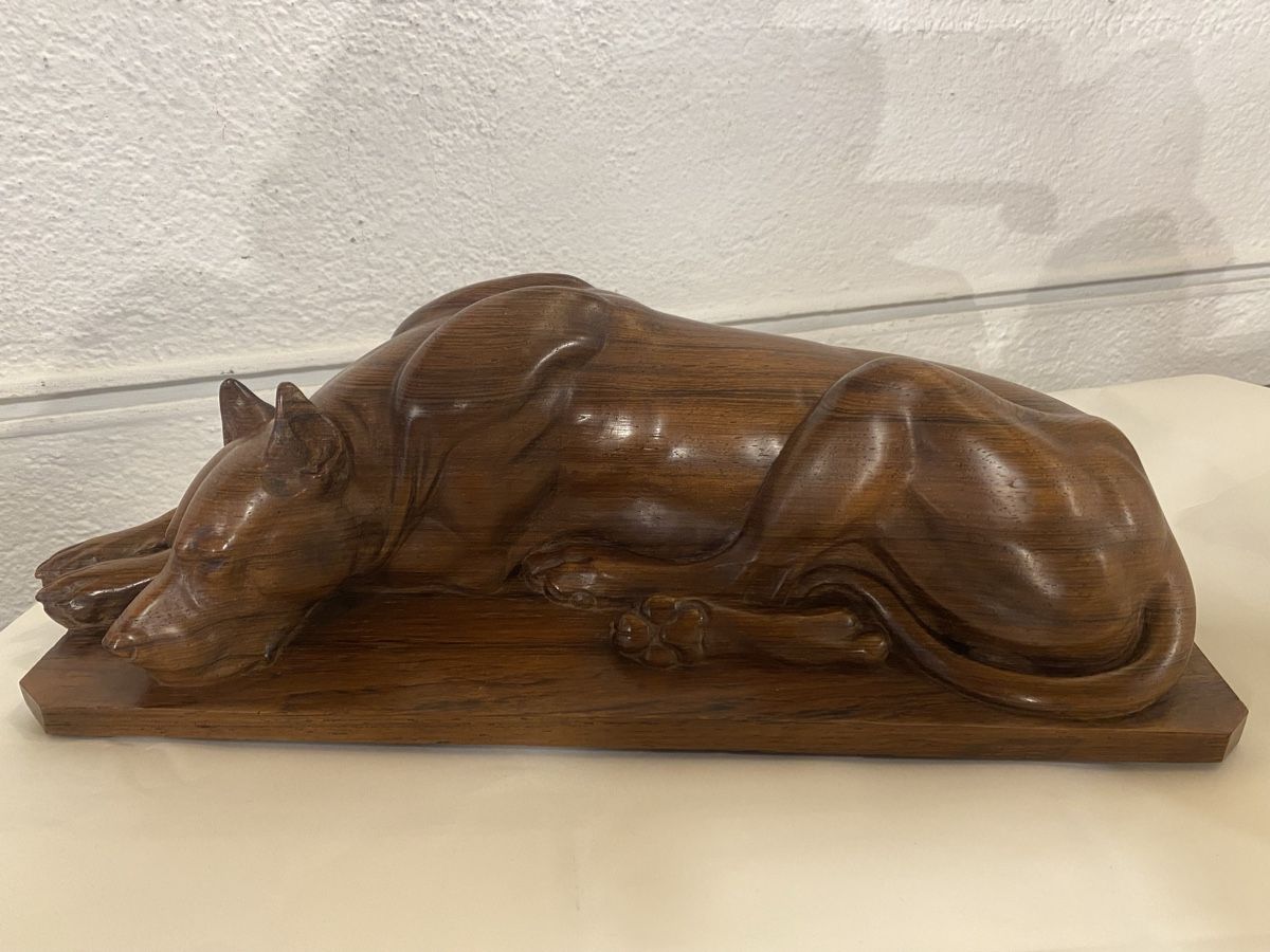 Figuren: FIGUR LIEGENDER HUND  „ BRIENZERSCHNITZEREI“  H.HUGGLER SIG. – Gebraucht aus St. Gallen von Goldband