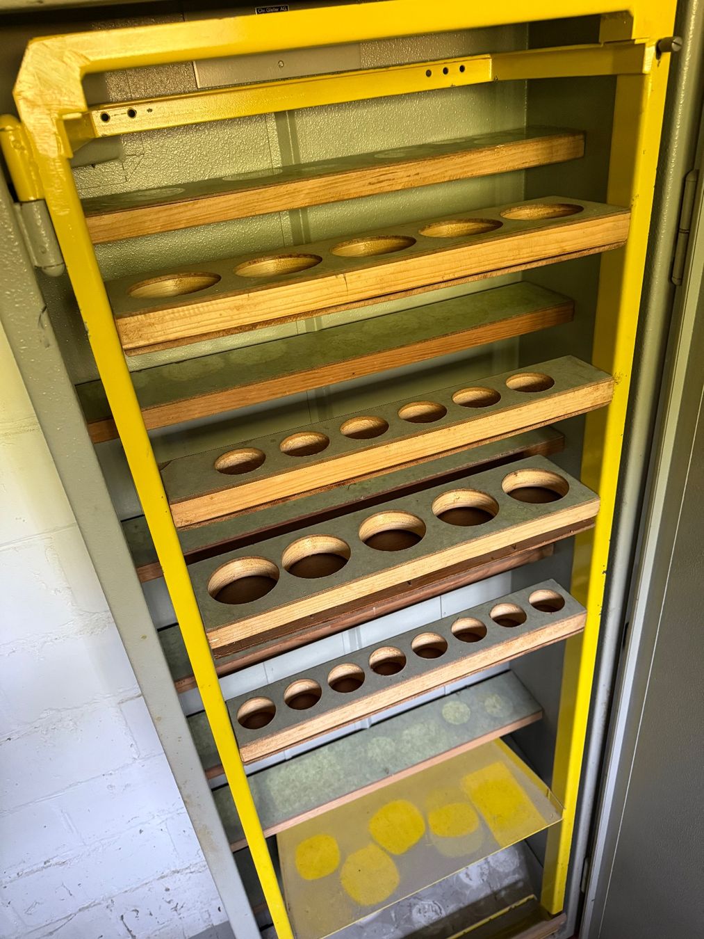 Schränke: Blechschrank – Gebraucht aus Horriwil von Carrera68 4