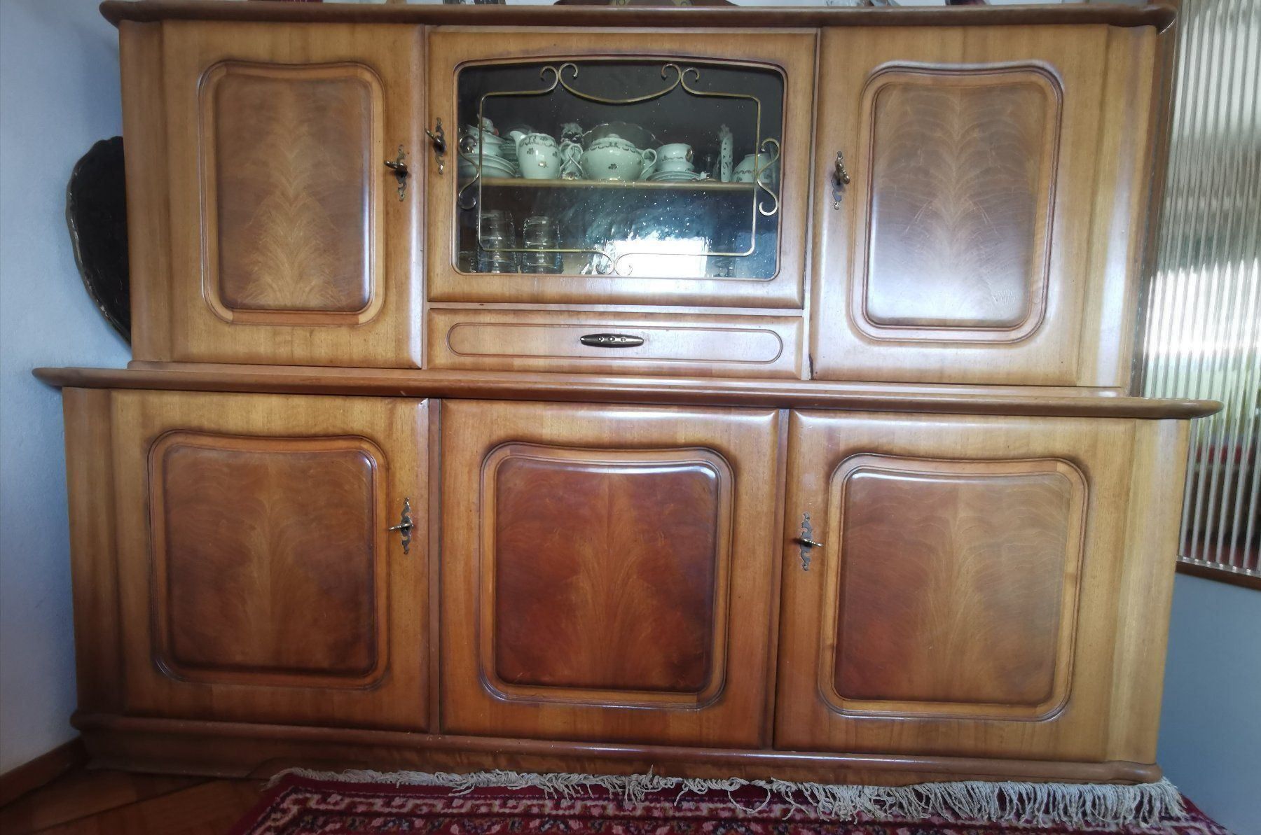 Credenze: Credenza con vetrina – Usato da Losone venduto da NSX