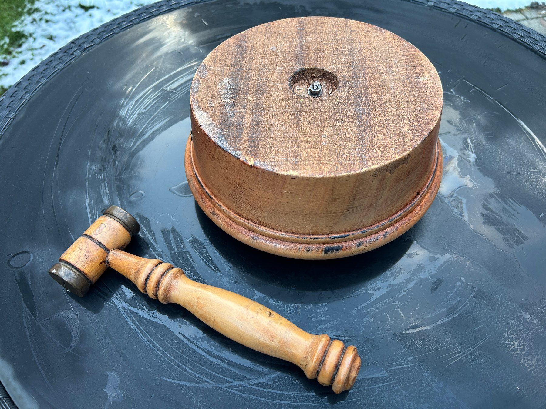 Elettrodomestici da cucina: Antike Nussknacker-Holzschüssel mit Hammer, "1852" – Usato da Oberwangen TG venduto da astroblackcat 1