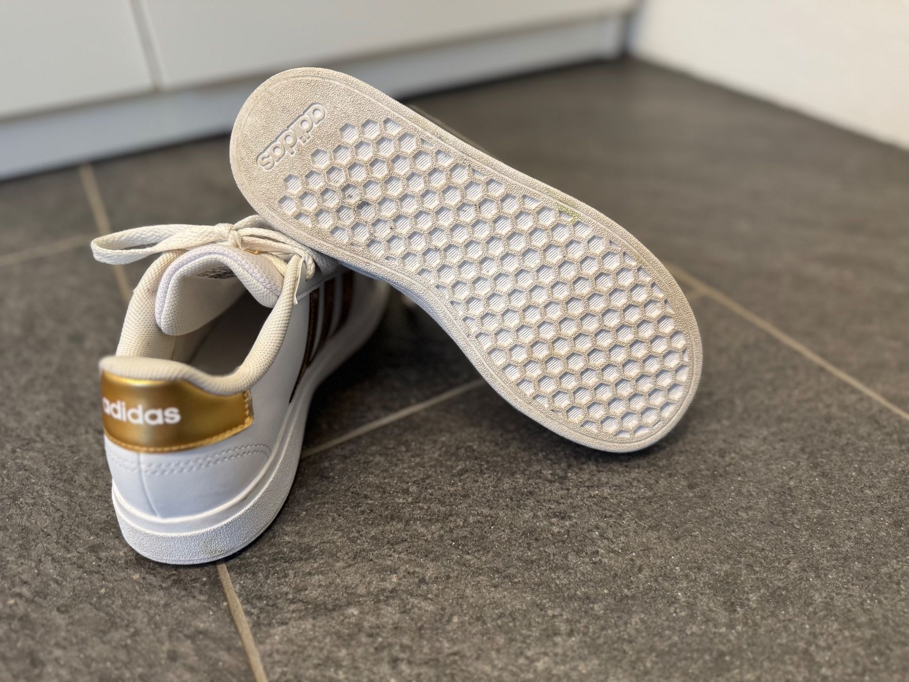 Adidas Scarpe per ragazze: Adidas Sneaker Kinder, Grösse 32 – Usato da Uster venduto da buani 3