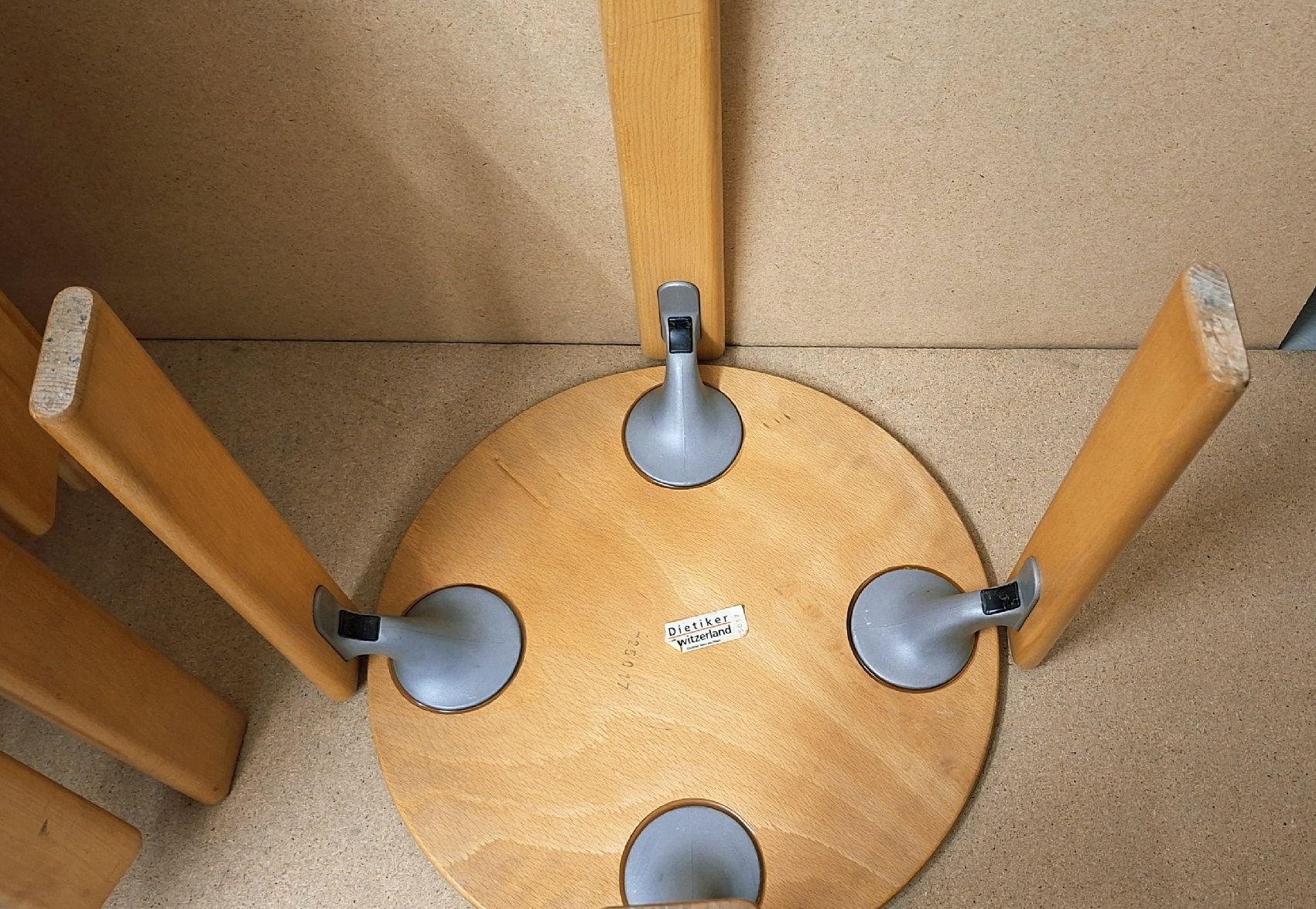 Dietiker Hocker: 8er Set Dietiker Hocker – CH Designklassiker Bruno Rey – Gebraucht aus Schocherswil von joni_meier 2