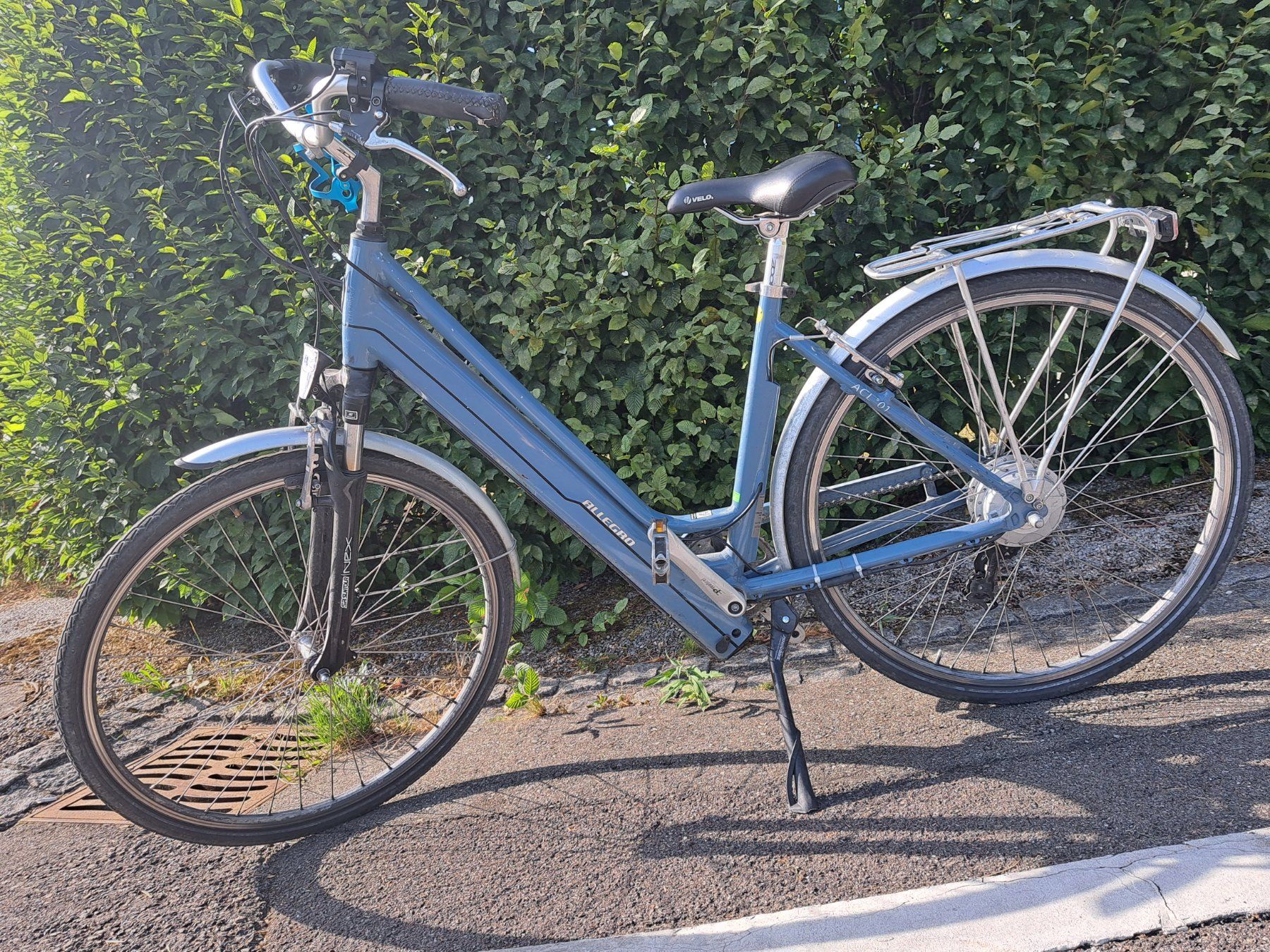 Vélos: Damen E-Bike hellblau 25 km/h – Défectueux à bazenheid par salerno007