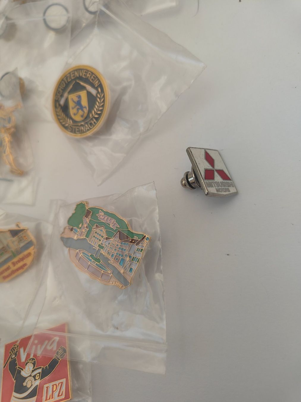 Ferri: Konvolut Pins / Anstecknadeln – Usato da Olten venduto da Mezopotamya 4