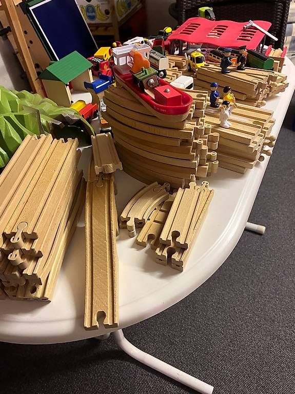Jouets: Petit train en bois – D'occasion à Cheseaux-Lausanne par jos_vq9c 2