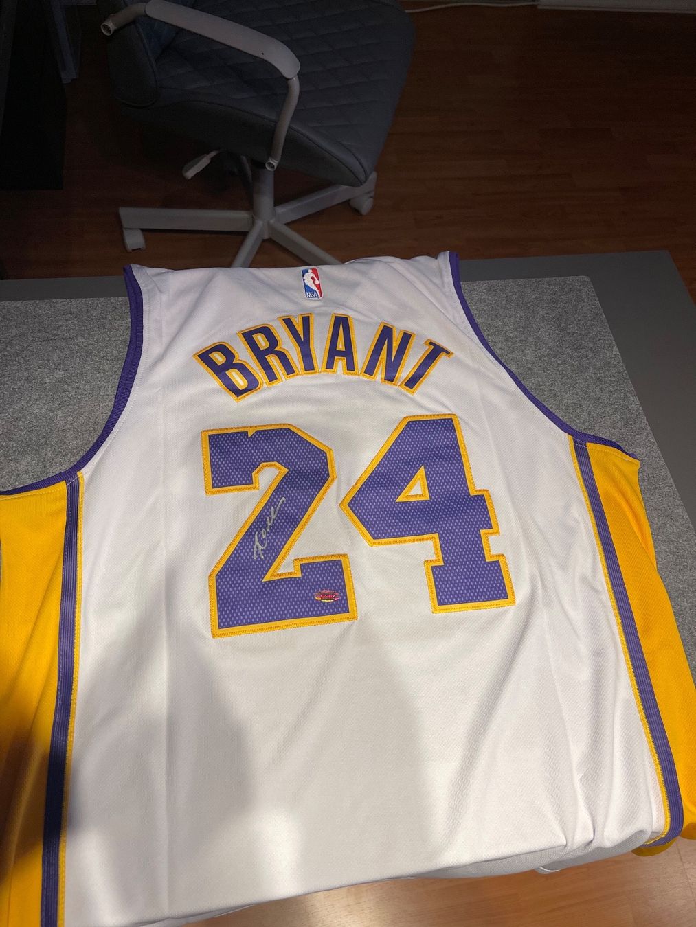Adidas Leibchen & Hosen: Lakers Kobe Bryant Signet Jersey – Gebraucht aus Menzingen von sports_memorabilia 1