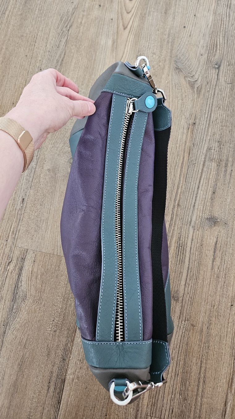 Gabs Borse da donna: Violett-grüne Gabs-Tasche – Usato da Gontenschwil venduto da Oetwil91 2