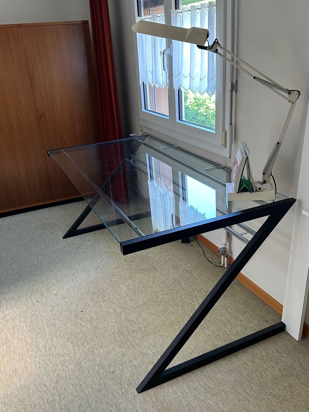 Scrivanie: Designer Bürotisch mit Glasplatte – Usato da Bonstetten venduto da TripTrapp