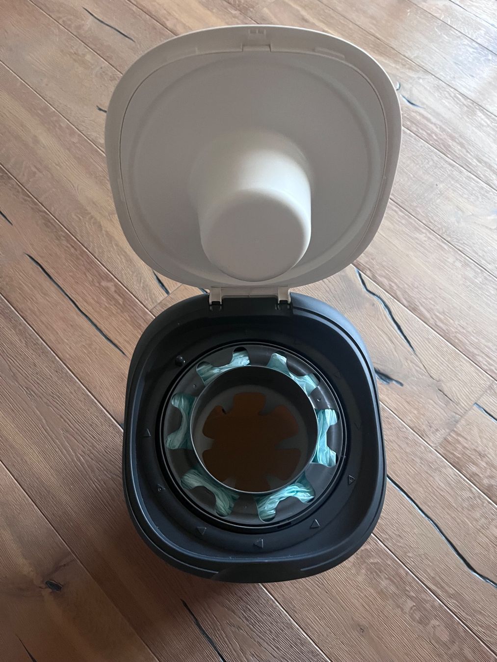 Tommee Tippee Abfalleimer: Windeleimer Twist & Click weiss – Gebraucht aus Aadorf von tab_rwj8 1