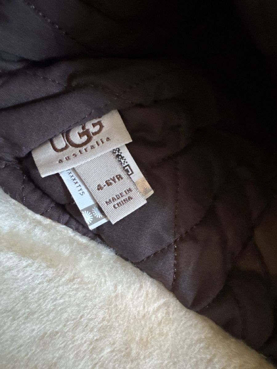 Ugg Lotti & Set di vestiti: UGG – Usato da Menzingen venduto da Dali2504 2