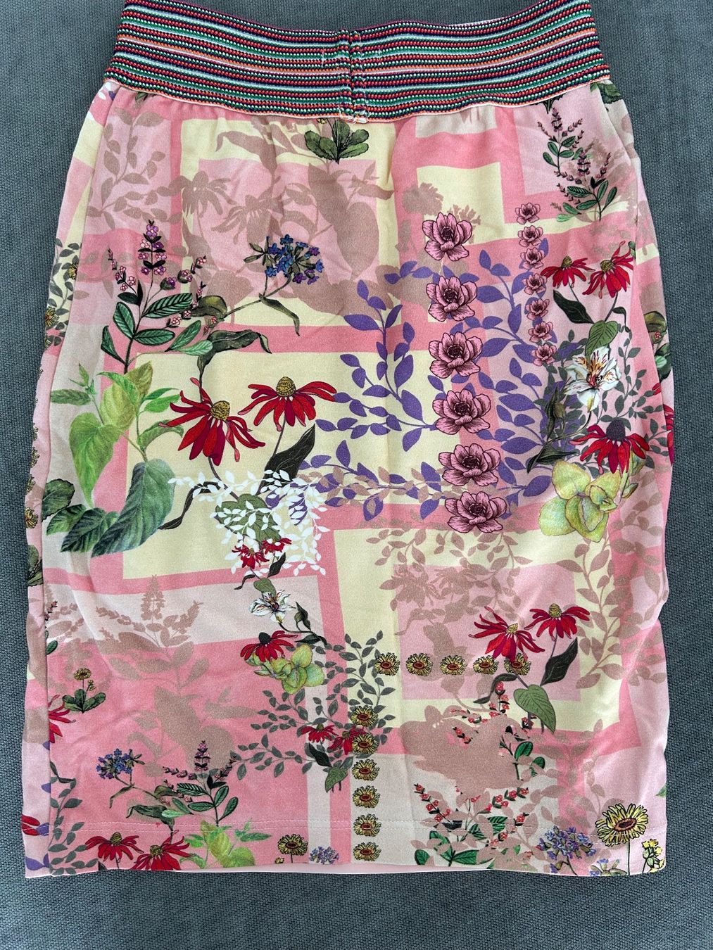 Riani Gonne: RIANI Designer Rock Blumenmuster Gr. 36 / 38 – Nuovo (secondo la descrizione) da Wimmis venduto da rimnakit 4