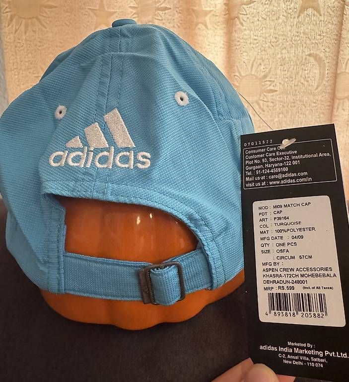 Chapeaux, bonnets & casquettes: Adidas Caps  Neu – D'occasion à St. Gallen par EllyM. 4