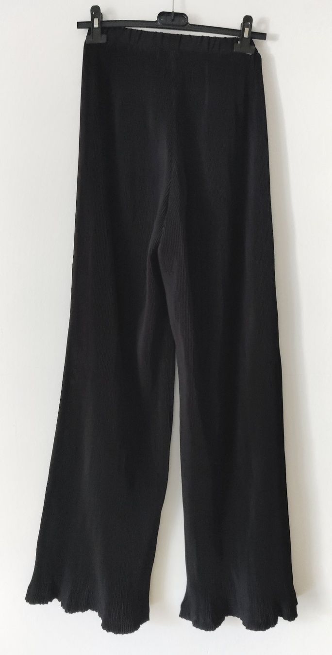 Hosen: PrettyLittleThing Plissee Hose Pantalone black Gr.34 – Gebraucht aus Winterthur von Lotusherz 4