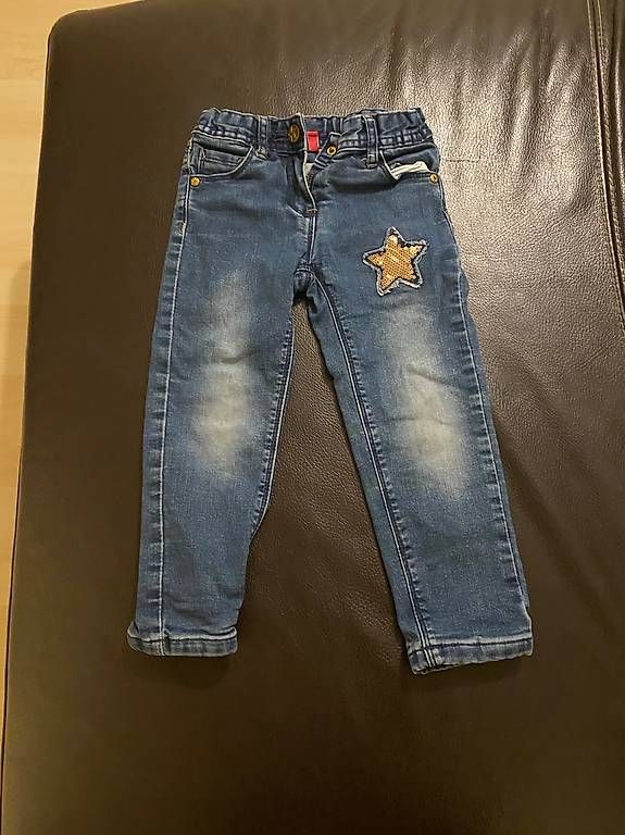 Pantalons: Jeans Gr. 98 2 Paar – D'occasion à Hettlingen par BKH2021