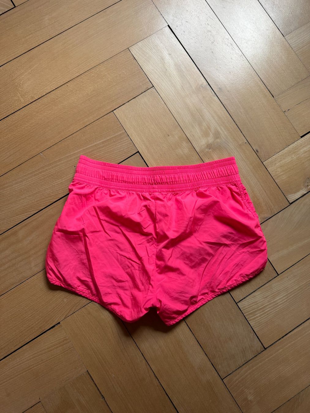 H&M Pantaloni: Sport Shorts neonpink 36 – Usato da Zürich venduto da Diazaio 1