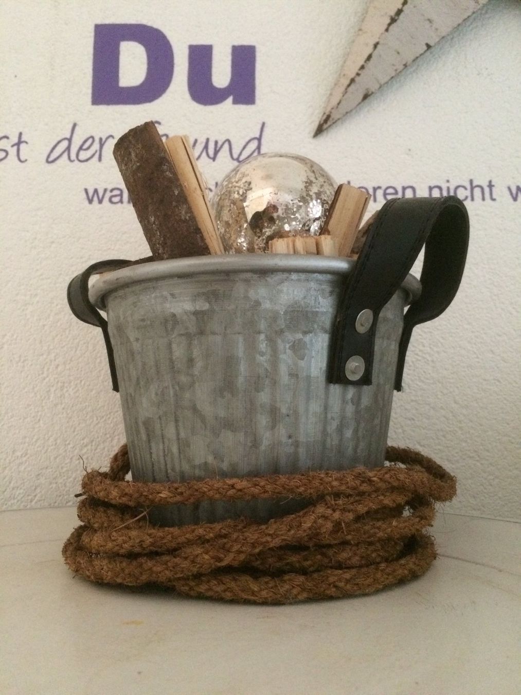 Tutte le decorazioni: Zinktopf mit Lederhenkel, Höhe 18.5cm – Usato da St. Gallen venduto da Miousch