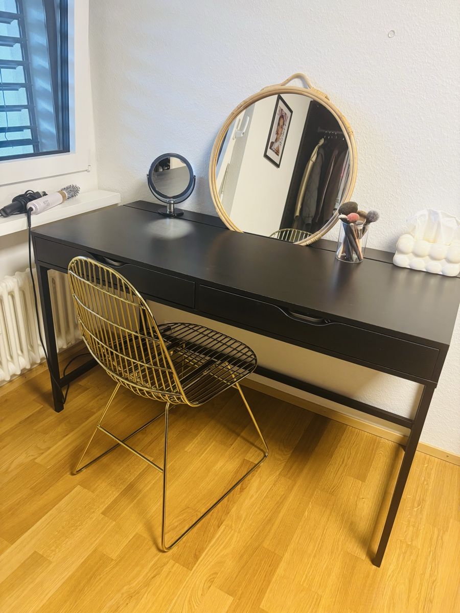Tavoli da trucco: Schminktisch  – Usato da Liestal venduto da Dincee