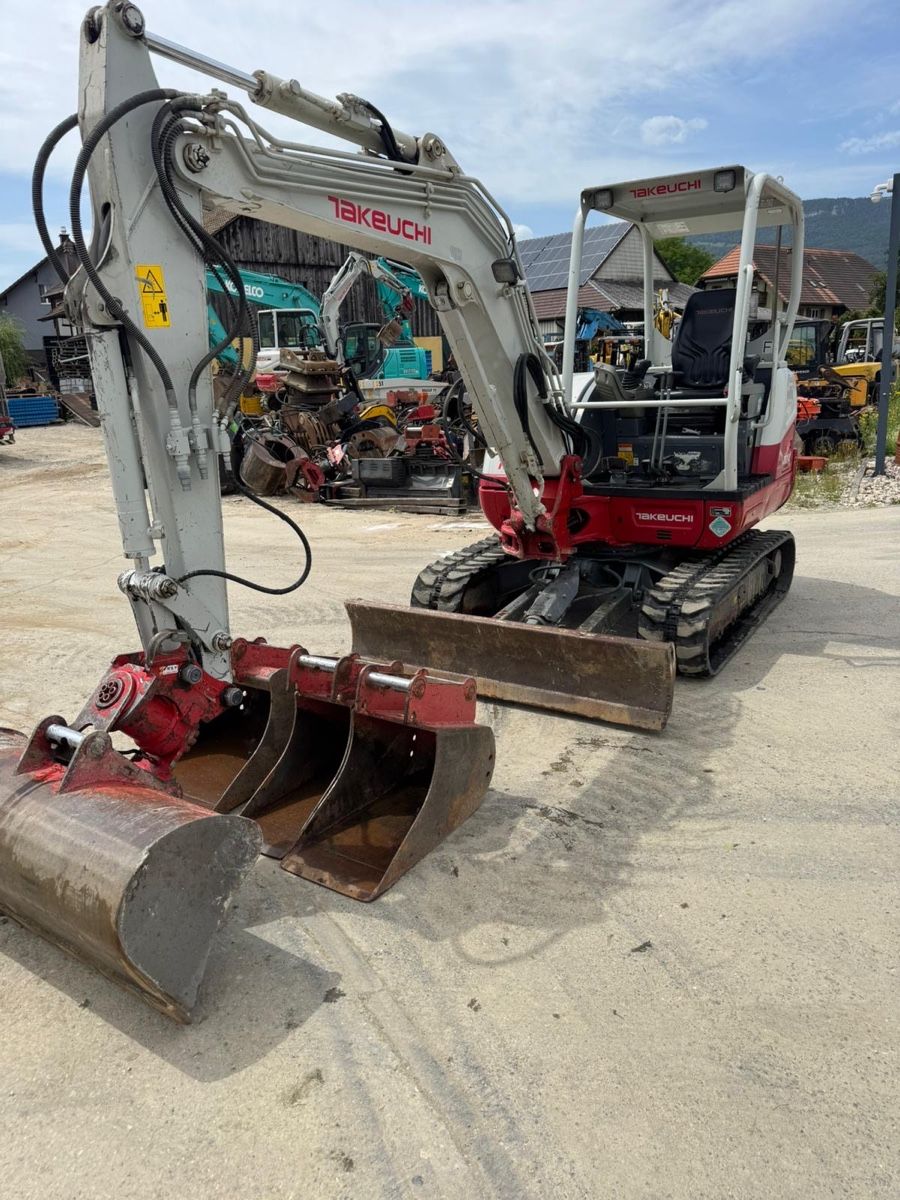Takeuchi Excavateurs: Bagger Takeuchi TB 240  – D'occasion à Niederbipp par baggerch 5