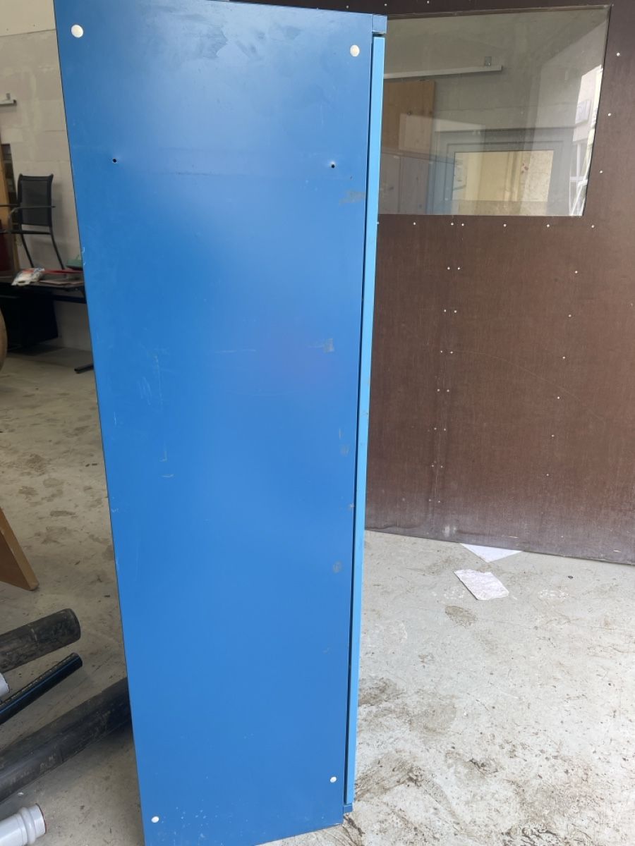 Armadi: Spinnt/ Garderobe blau 4 Türig – Usato da Rorschach venduto da TimelessTrading 1