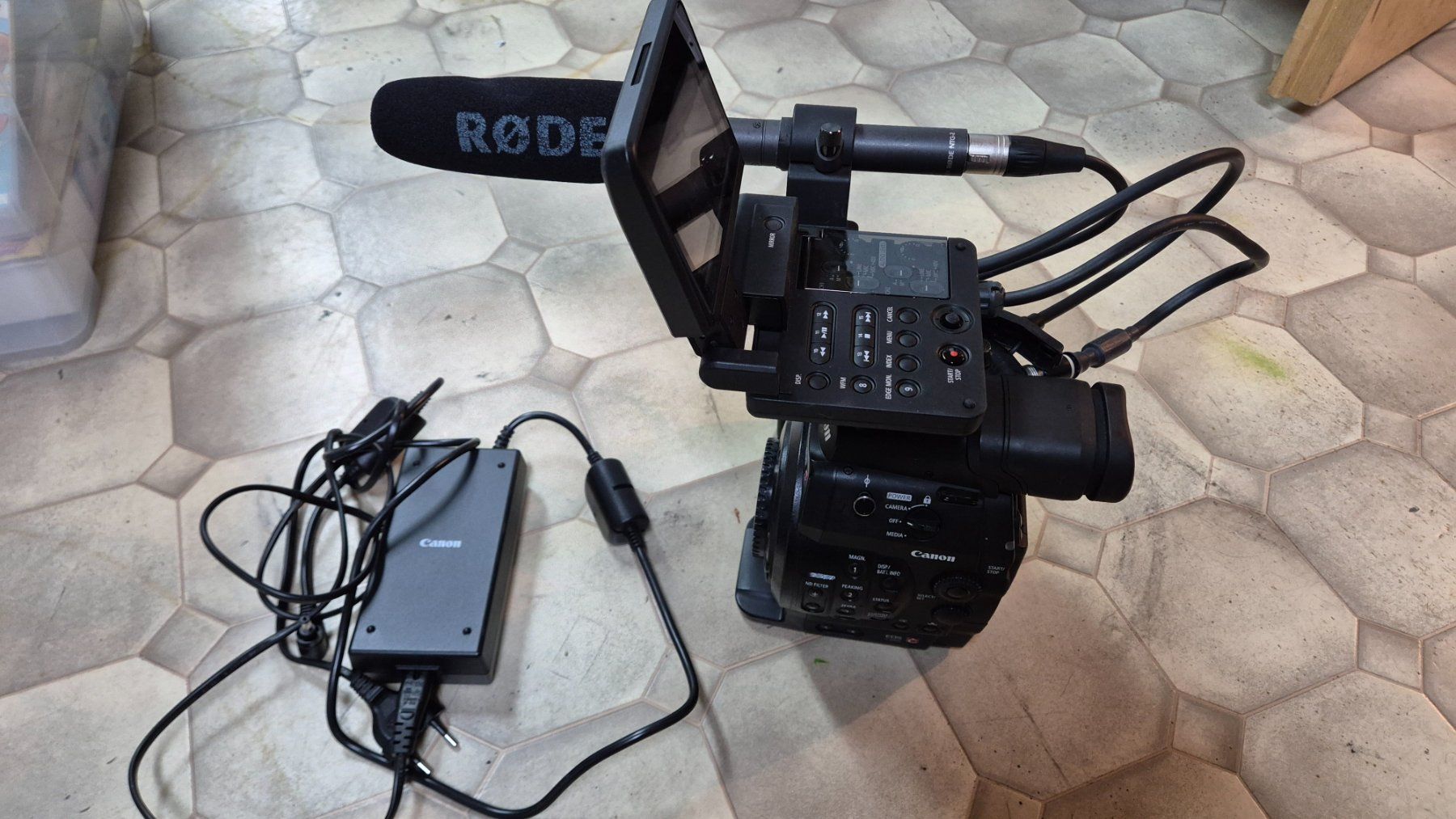 Canon Videocamere: Canon EOS C300 Videokamera – Usato da Hohenrain venduto da Sven848 5